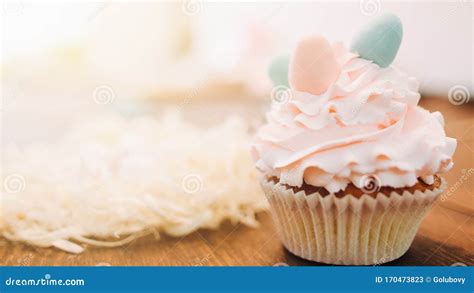 Confectionery Art Dessert Decoration Cupcake Cream Stock Image - Image of cupcake, delicious ...