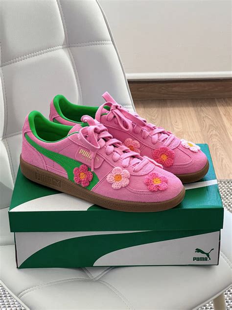 Кастомные кроссовки Puma с вязаными ромашками - Афиша Daily