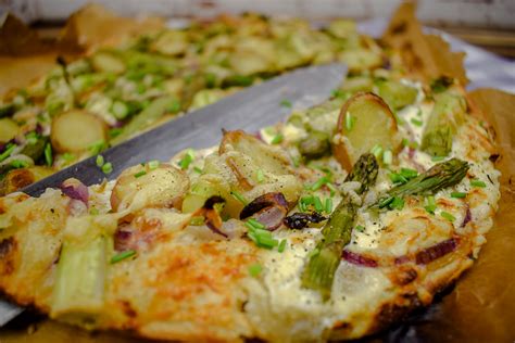 Flammkuchen Mit Gr Nem Spargel Und Kartoffeln Einfach Nachschlagen