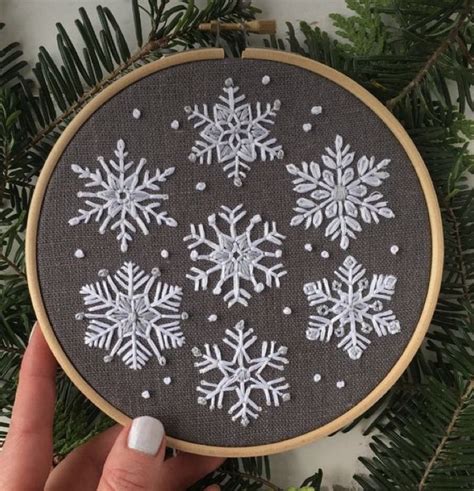 Pin On Ponto De Cruz In 2024 Snowflake Embroidery Christmas