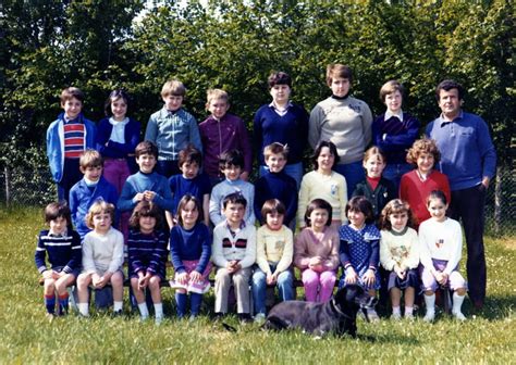 Photo De Classe Classes De Ce2 Cm1 Et Cm2 De 1984 Ecole Primaire