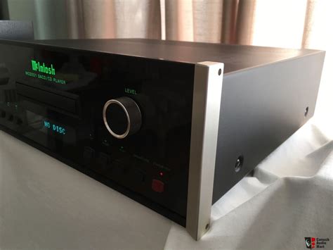 McIntosh MCD 201 SACD CD Player Photo 1459835 Canuck Audio Mart