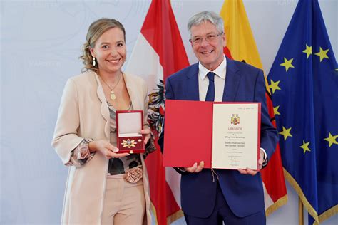 Gro Es Ehrenzeichen Des Landes K Rnten F R Julia Malischnig