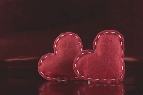 Fondo De San Valentín Con Corazones Y Fondo Rojo Foto Premium