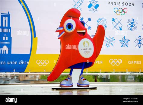 Mascotte De Phryge Olympique De Paris Banque De Photographies Et D