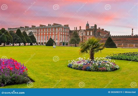 Hampton Court Palace And Gardens In Spring London Uk Stock Image