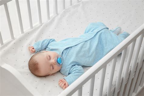 Comment habiller bébé la nuit Les bases à connaître