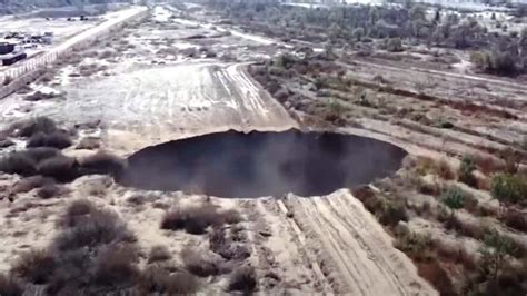 Enorme Voragine Si Apre Nel Deserto Di Atacama In Cile Vicino A Una