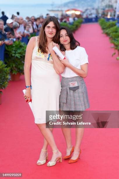 Actress Award Photos And Premium High Res Pictures Getty Images