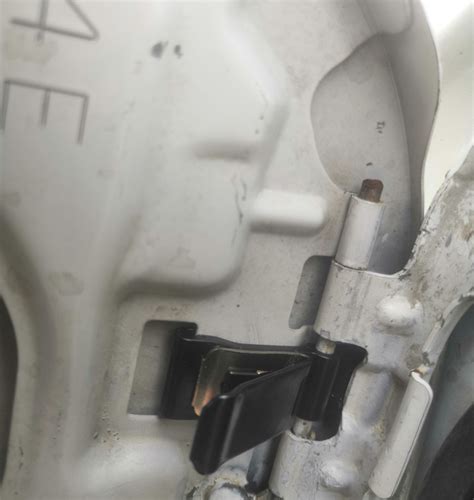 толкатель лючка горловины бензобака — Toyota Caldina (241), 1,8 л, 2003 ...
