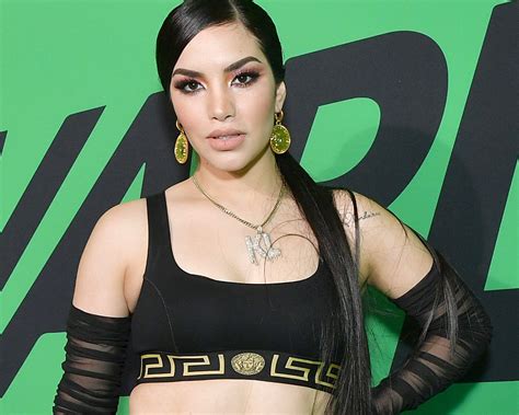 Kimberly Loaiza Regala 100 Mil Pesos En Calles De México La Opinión