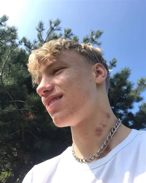 Yeetski Aesthetic Guys Hickies Neck Aesthetic Guy Cute Blonde Guys