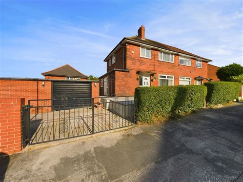 2 Bed Semi Detached House For Sale In Cranmore Rise Leeds Ls10 £