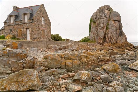 Maison bretonne sur la côte de granit rose en Bretagne Photo