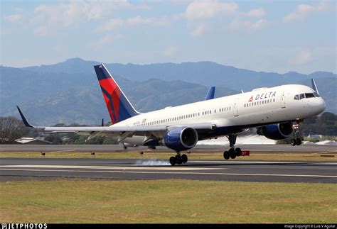 N692DL Boeing 757 232 Delta Air Lines Luis V Aguilar JetPhotos