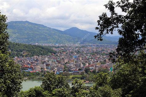 Pokhara Ciudad Y El Lago Phewa Como Se Ve En El Camino Hacia La Pagoda