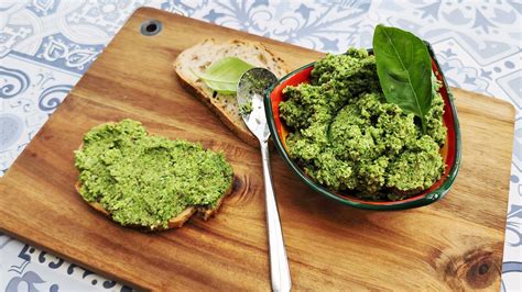 Pesto De Fanes De Radis Une Recette Anti Gaspi De Krystalife