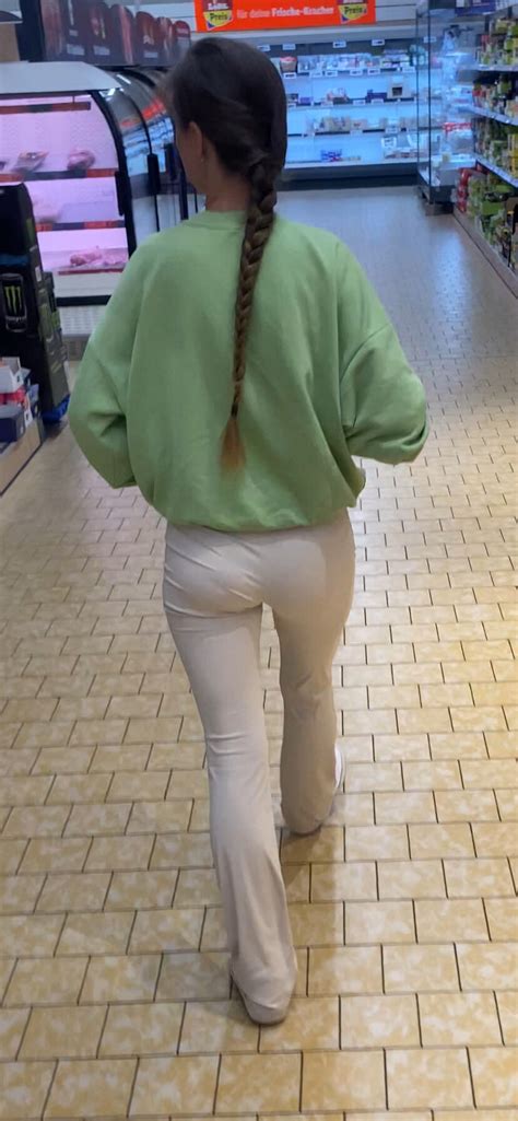 LIDL German Girl Skinny Ass VPL Face Spandex Leggings Yoga Pants Forum