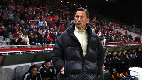 Desmentido Roger Schmidt no olho do furacão Benfica deixa cair