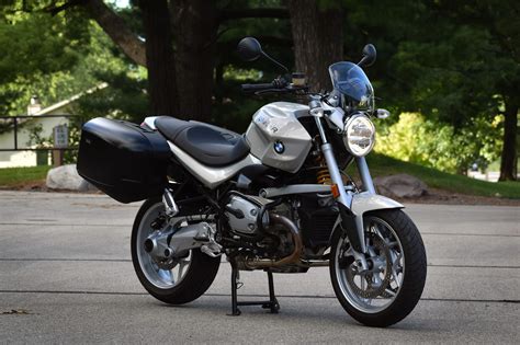 Low Mileage 2008 Bmw R1200r Sighs Via Aftermarket Muffler Carries