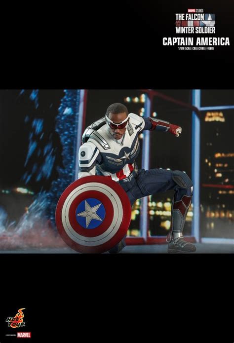 Captain America The Falcon Hot Toys Seven Figuarts