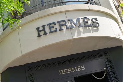 Un héritier d Hermès veut léguer sa fortune à son employé L