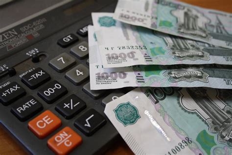 Когда перечисляют алименты с зарплаты: срок перевода работодателем ...