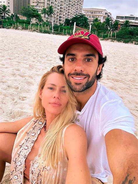 Nicole Neumann se casa con Manu Urcera una historia de amor que superó