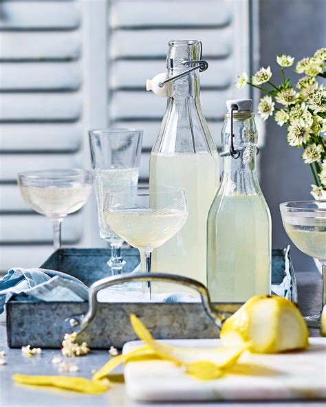 This Bubbly Elderflower Drink Is So Easy To Make Light And Fragrant