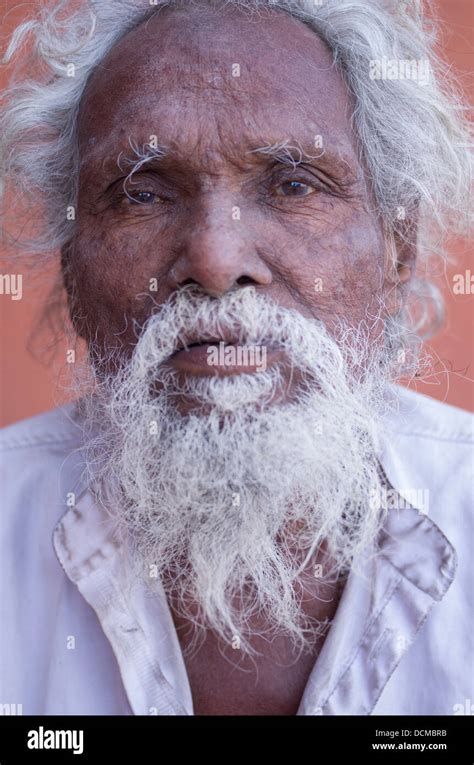 Homeless Man With White Beard On The Street Jaipur Hi Res Stock