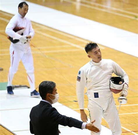 【フェンシング】坂本圭右が“現役復帰”2年ぶり5度目v王手 東京五輪で快挙の見延和靖に勝利 スポーツ写真ニュース 日刊スポーツ