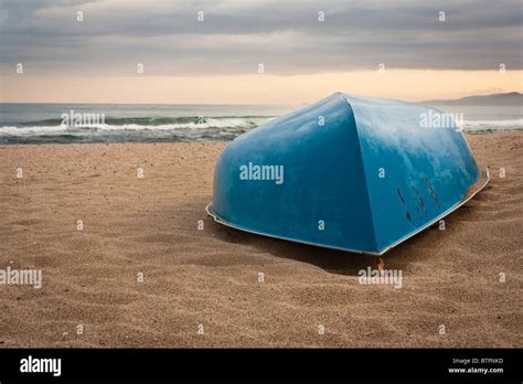 Upside Down Boat Hi Res Stock Photography And Images Alamy