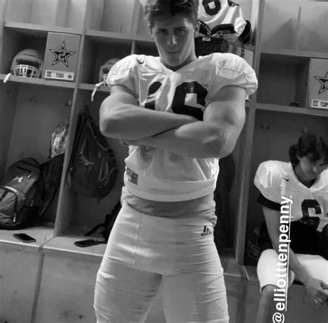Hot Football Bros On Twitter Showing It Off In The Locker Room Football Bros Love Being In