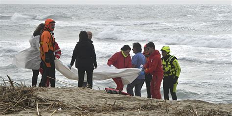 Dozens Of Migrants Drown In Shipwreck Off Italian Coast Wsj