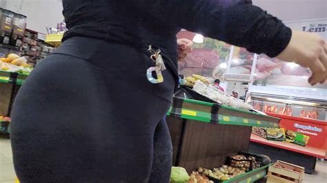 Delicious BBW Milf At Groceries Store Oc Wide Hips Spandex Leggings Yoga Pants Forum