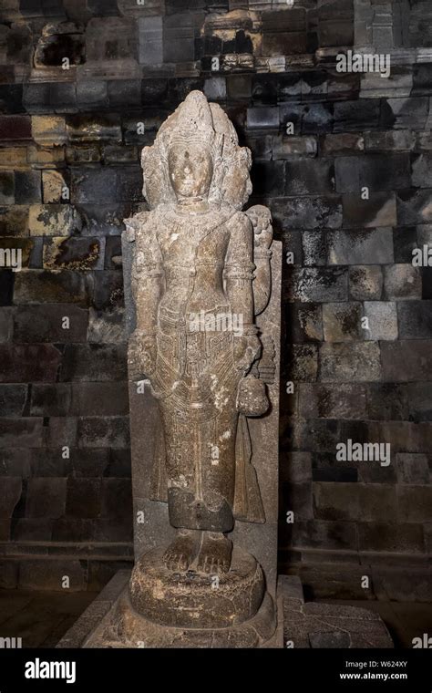 La Gran Estatua De Piedra De Cuatro Ante El Dios Creador Brahma Hind