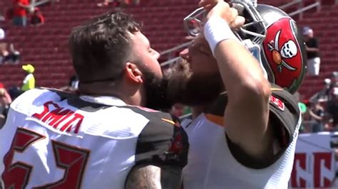 Ryan Fitzpatrick does a 'FitzMagic' beard rub during pregame