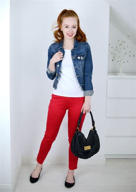 Casual Outfit With Red Pants And Denim Jacket Capri Pants Outfits