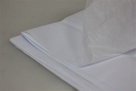 Бумага тишью белая 76х50см (10 листов в уп), цена 35 руб, 7532