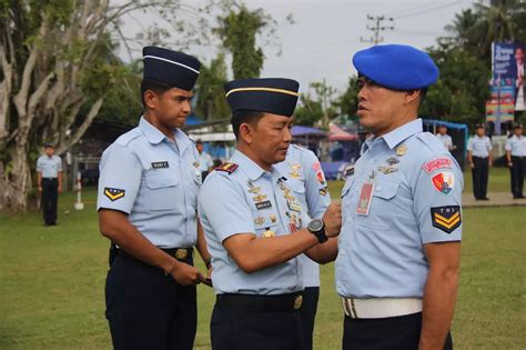 Sebanyak Personel Lanud Dhomber Naik Pangkat Danlanud Dhomber