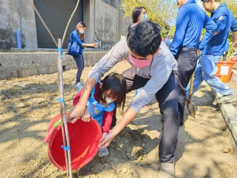 高雄港務分公司植樹活動 孩子化身大地的園丁 種下「希望之樹」 共創綠色低碳的高雄港 蕃新聞