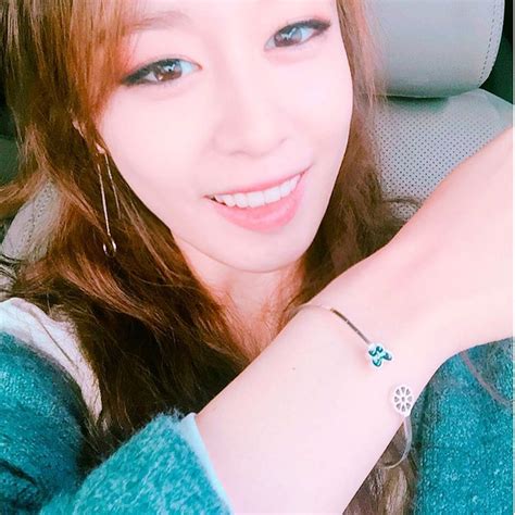 T Ara Jiyeon Displays Her Beautiful Smile In Her Latest Selfie T Ara