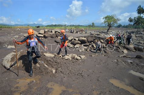 Pencarian Korban Banjir Bandang Hari Ketujuh Antara Foto