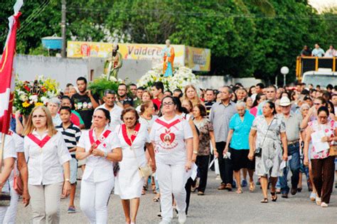 Fiéis celebram dia de São Pedro procissão pelas ruas de BV e missa