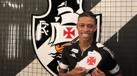 Vasco Anuncia A Contrata O Do Zagueiro Robson Bambu