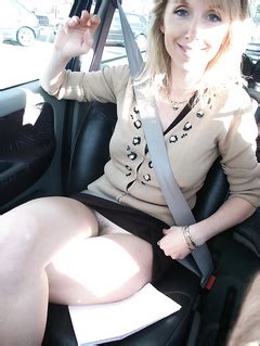 MILF Moms In Car Pics