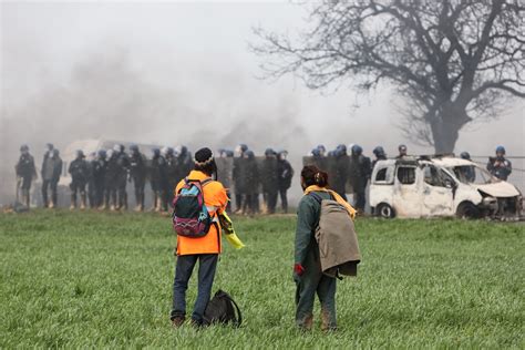 Méga bassines plusieurs dizaines de blessés à Sainte Soline un