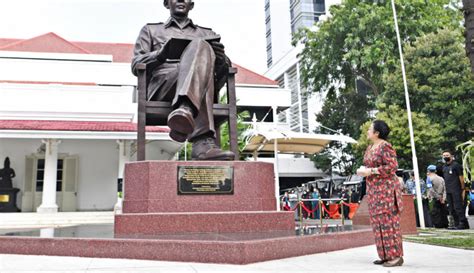 Pembangunan Patung Soekarno Kuras Anggaran Hingga Rp T Ketua Mui