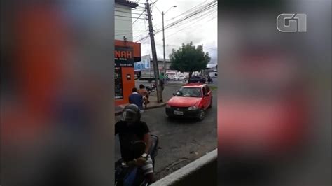 V Deo Mostra Suspeito De Assalto Sendo Espancado Por Popula O Na Zona