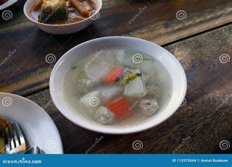 Palabra Tailandesa Del Moo De Tom Gaeng Jued Look Chin Sopa De Fideos